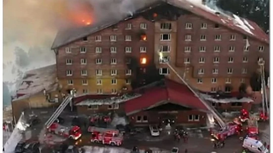 Bolu'da otel yangını faciası: Ünlülerden taziye mesajları