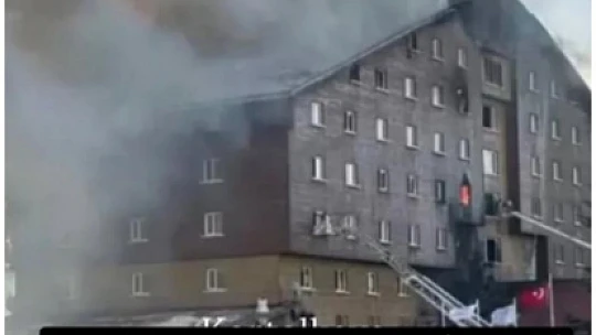 Bolu'da otel yangını faciası: Ünlülerden taziye mesajları