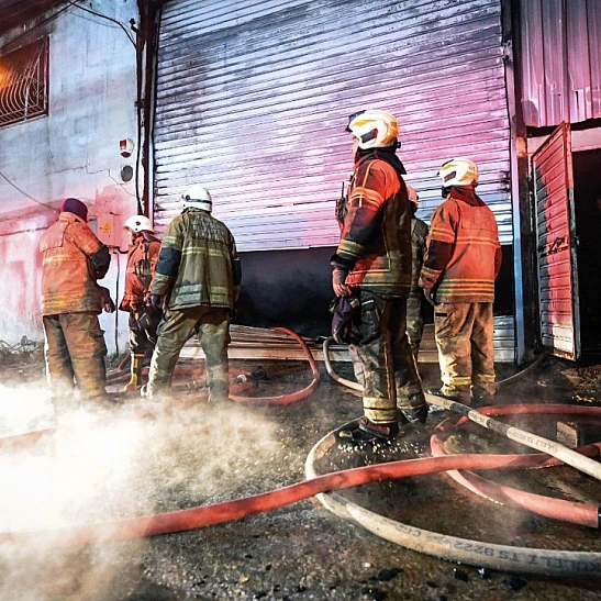 Buca’da mobilya atölyesinde yangın korkuttu