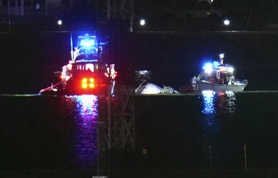 ABD'de yolcu uçağı ve askeri helikopter çarpıştı: Enkaz nehre düştü