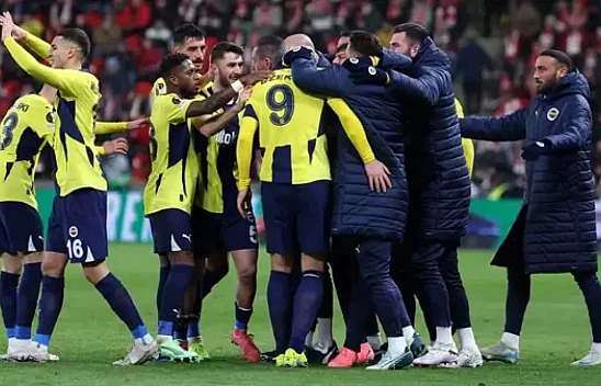 Fenerbahçe'den Kritik Galibiyet! Kanarya, Slavia Prag'ı 2-1 Mağlup Etti