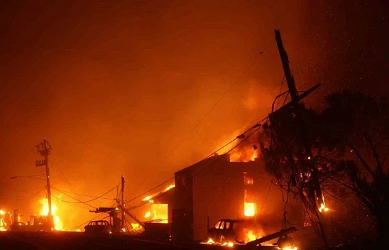 Kaliforniya'daki Yangında Can Kaybı 10'a Çıktı