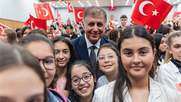 29 Ekim'e özel meclis oturumu: Başkan Tugay gençleri ve çocukları ağırladı