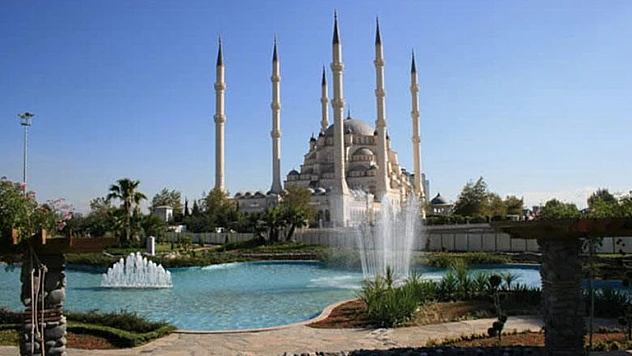 Adana'nın Sembolü: Altı minareli Sabancı Merkez Camii