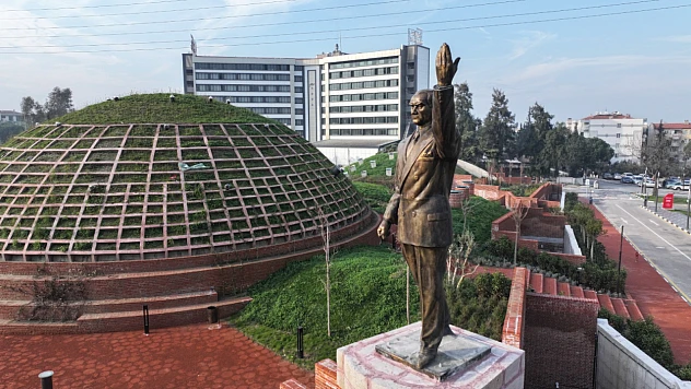 Atatürk heykeli kalıcı yerine kavuşturuldu