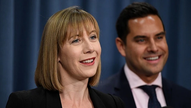 Avustralyalı Bakan özel gezi için resmi şoförünü kullanınca istifa etti