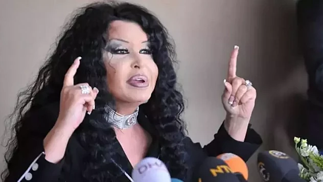 Bülent Ersoy'dan dikkat çeken ekonomi yorumu: 'Bu kelimeyle yan yana gelemeyiz'