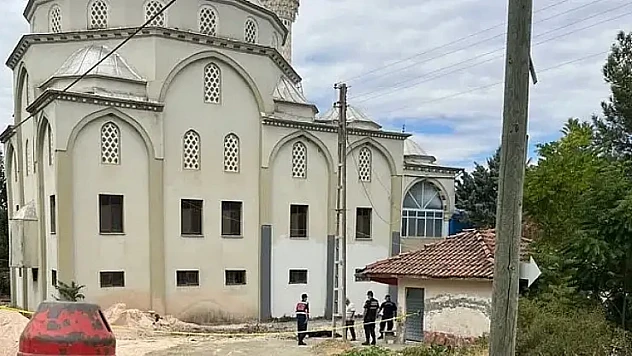 Camide tadilat faciası: 20 metreden düşen işçi hayatını kaybetti