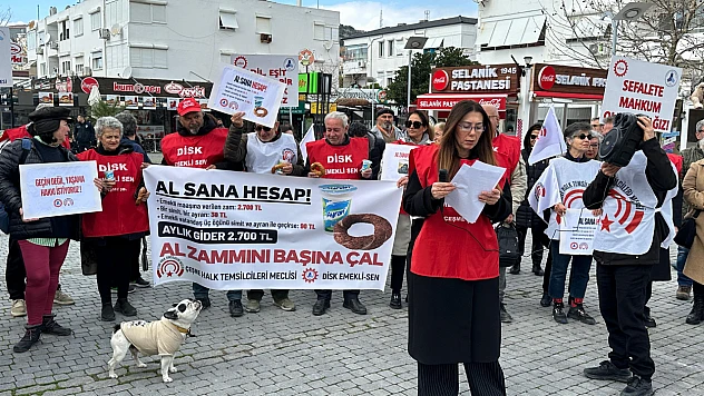 Çeşme'de emeklilerden isyan: 'Simit ve ayranla bile geçinemeyiz!'