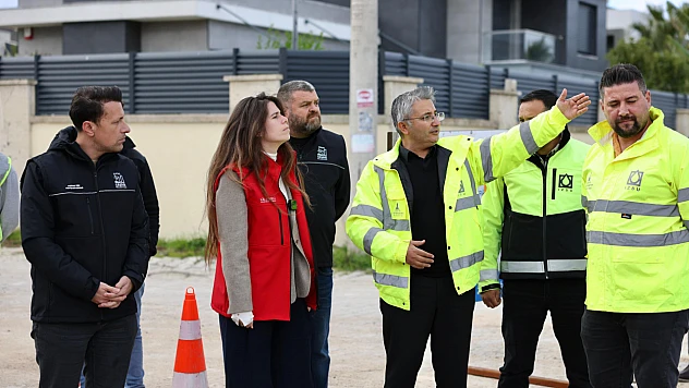 Çeşme'de Yağmur Suyu Hattı Çalışması Sürüyor