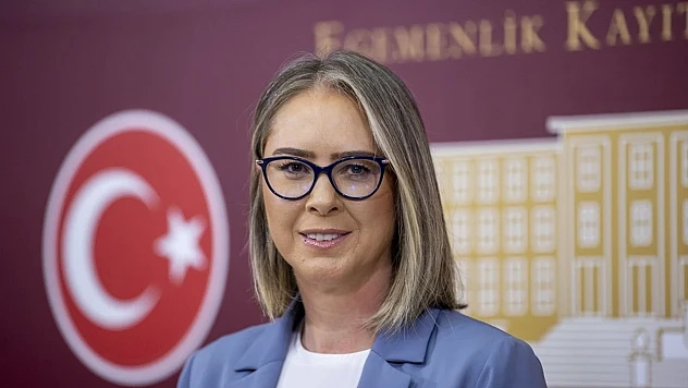 Ceyda Bölünmez Çankırı'dan sert çıkış: 'Gerçek siyaset enkazın başında değil, temelin üstünde yapılır'