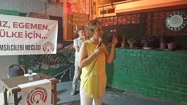 Çiğli'de Cumhuriyet için buluşma: 'Yurtta sulh, cihanda sulh' ilkesi savunuldu