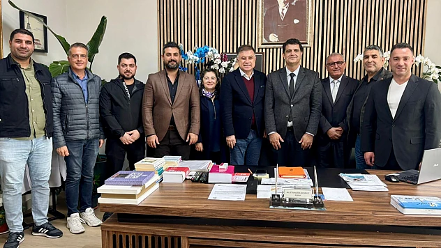 DEVA Partisi İzmir İl Başkanı Aybar Uygur'dan İzmir Eczacılar Odası'na ziyaret