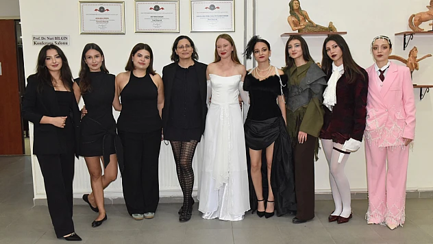 Ege Üniversitesi'nde Edebiyat ve Moda buluştu: 'Edebiyatın Gardırobu' etkinliği büyük ilgi gördü