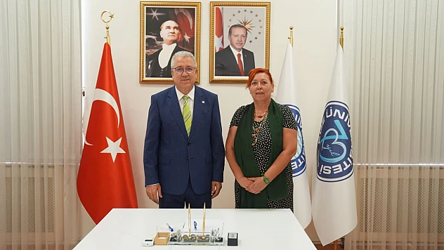 Ege Üniversitesi'nden Osmanlı Edebiyatını dijitalleştiren TÜBİTAK destekli yenilikçi proje