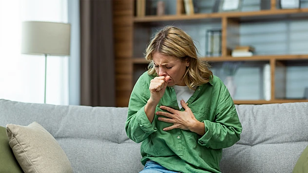 Geçmeyen öksürük ciddi hastalıkların habercisi olabilir!