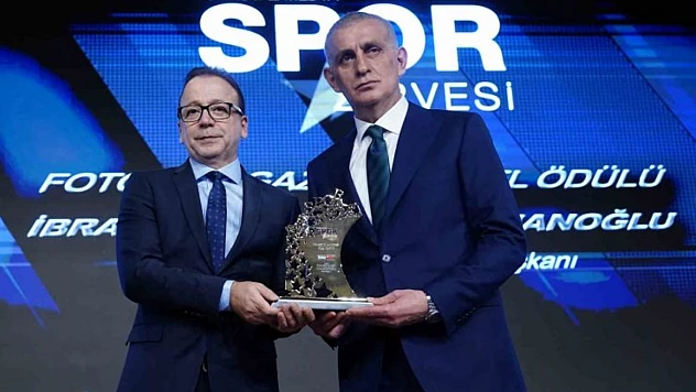 Hacıosmanoğlu'na 'Türk Futboluna Üstün Hizmet' Ödülü