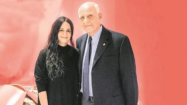 İpek Kıraç, Babasının Evlendiğini E-Devlet'ten Öğrendi
