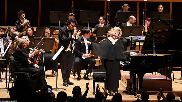 İsmet İnönü, İzmir'de Mozart'ın eserleriyle anıldı