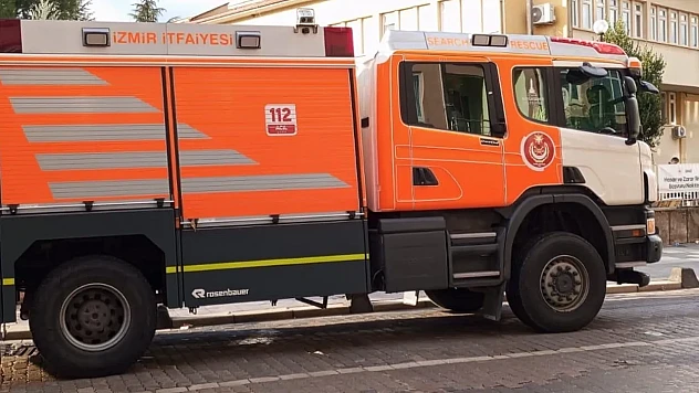 İzmir itfaiyesi deprem sonrası destek için Sındırgı'da