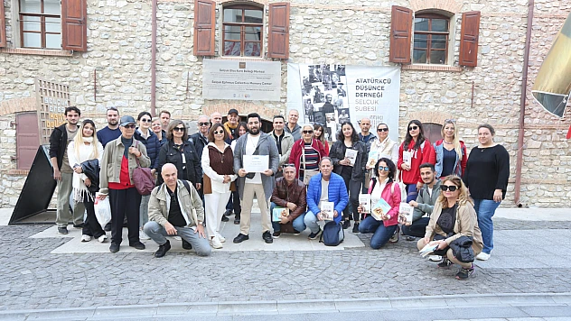 İzmirli turist rehberlerinden Efes tarlası yaşam köyüne eğitim ziyareti