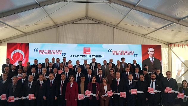 Karabağlar Belediyesi'nin araç filosuna yeni güç: 22 tonluk ekskavatör hizmete giriyor