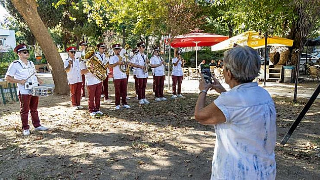 Karşıyaka Belediye Bandosu'ndan 'Büyük Taarruz'dan 9 Eylül'e' Coşkulu Sokak Konserleri