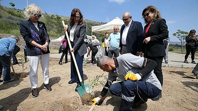 Karşıyaka'da yeşil gelecek için 5 bin 464 fidan toprakla buluştu