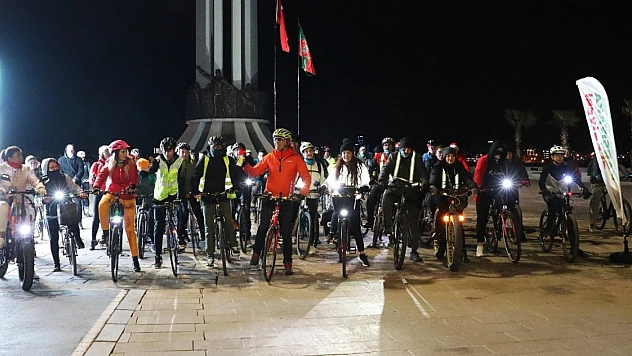 Karşıyakalı Bisikletliler Gece Sürüşünde Buluştu