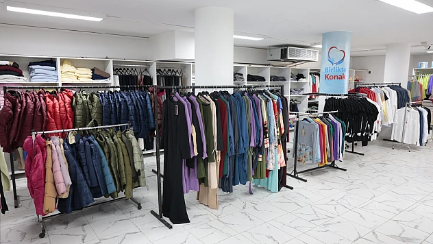 Konak Belediyesi, ihtiyaç sahipleri için kışlık giysi desteğini başlattı