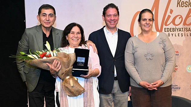 Latife Tekin Manisalı sanatseverlerle buluştu