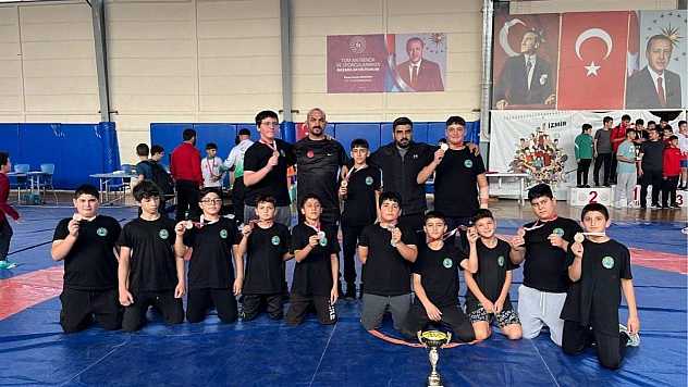 Menemen Belediyesi Güreş Takımı İl Şampiyonu Oldu