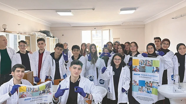 Menemen Şehit Ahmet Özsoy Fen Lisesi'nde DNA İzolasyonu Etkinliği