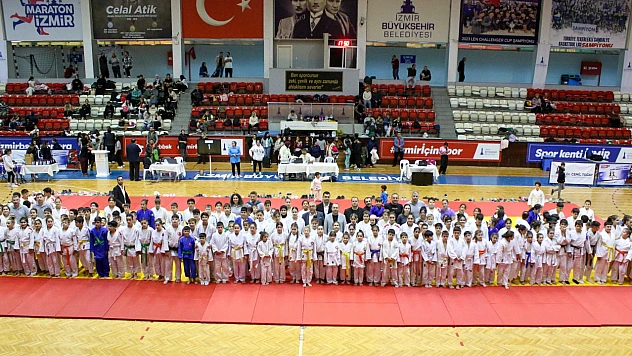 Minik sporcular Cumhuriyet bayramı için ter döktü