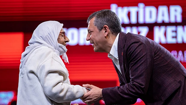 Özgür Özel: 'İzmir Biziz, Biz İzmir'iz'