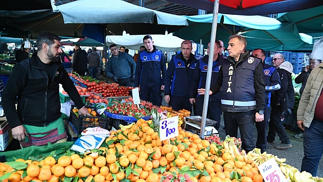 Perşembe pazarında 'Hoş Geldin Masası' kuruldu