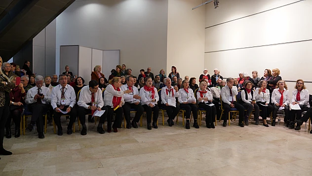 Seferihisar Belediyesi 3. Yaş Üniversitesi PAL Expocare Fuarı'nda yoğun ilgi gördü