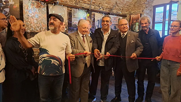 'Tarihe Işık Tutmak' Sergisi Kemeraltı'nı ışık ve gölgeyle buluşturdu