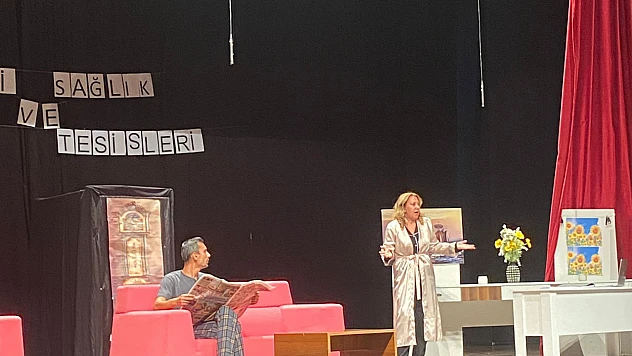 Torbalı Belediyesi Tiyatro Topluluğu Sahneye Çıktı, Alkış Topladı