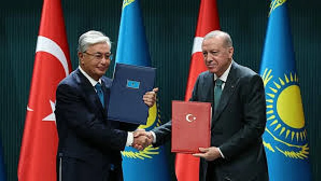 Türkiye ile Kazakistan arasında 20 anlaşma imzalandı – 1 Eylül 2025 İş birliği zirvesi
