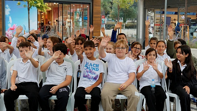 TURMEPA'nın Mavi Nefes Eğitim Otobüsü Ayvalık'ta öğrencilerle buluştu