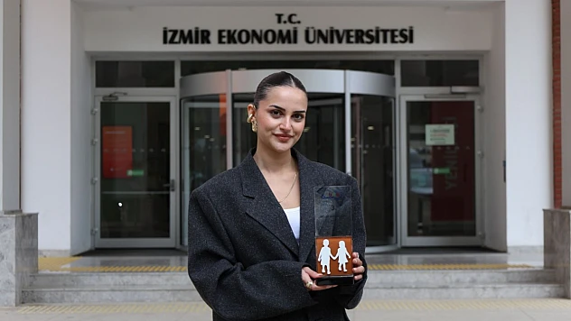 Ünlü Ressam Dalí'den esinlenip, ödüle ulaştı