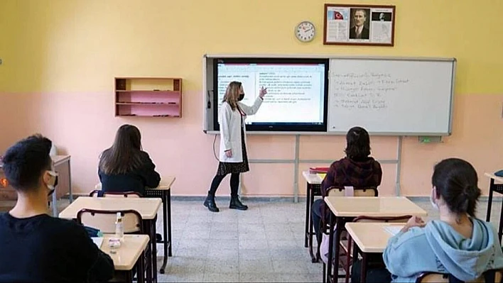 3 Şubat Pazartesi okullar yarım gün mü? MEB açıkladı!