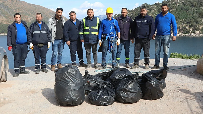 Aşıklar Tepesi'nde halatla temizlik çalışması