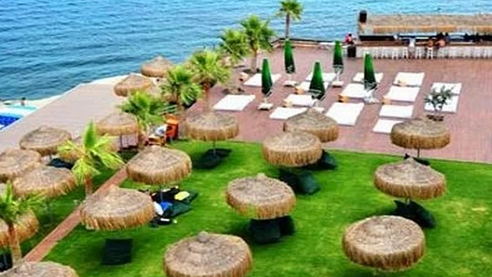 Ayıbalığı Beach & Club, Mordoğan'ın yaz gecelerine renk katıyor