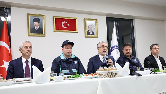 Bakan Işıkhan Gaziantep'te işçilerle sahur yaptı