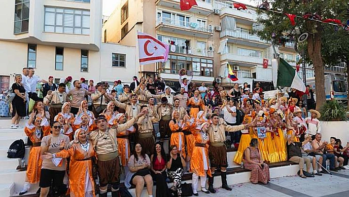 Balçova'da halk danslarıyla kültürler buluştu