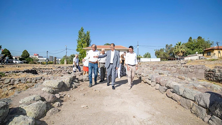 Başkan Cemil Tugay'dan Smyrna kazılarına yerinde inceleme