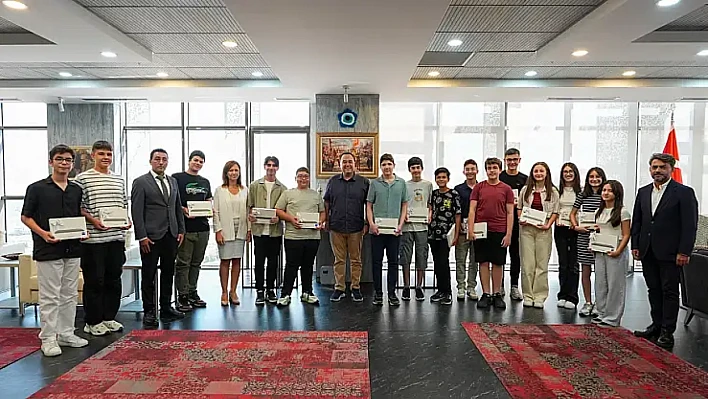 Başkan Dutlulu, LGS şampiyonlarını makamında ağırladı