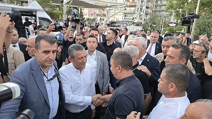 Başkan Okuroğlu, Özgür Özel'in Aydın mitingine Tire örgütüyle katıldı
